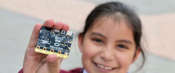Más de 880 mil estudiantes beneficiados con microbits de programación en Colombia