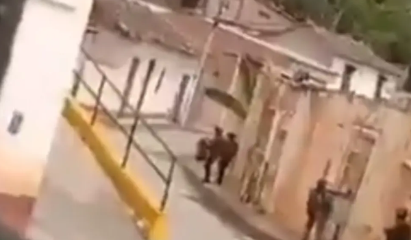 VIDEO. Dos policías heridos en robo a carro de valores en Convención