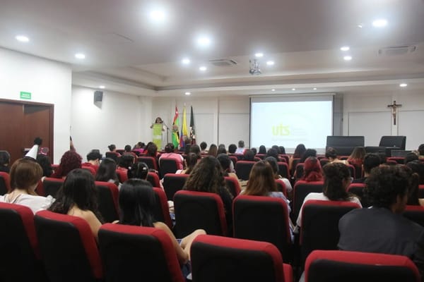 UTS organiza panel sobre la transición energética con expertos del sector