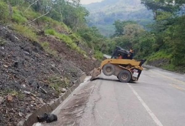 Reabren paso en la vía Bucaramanga-Barrancabermeja tras deslizamientos