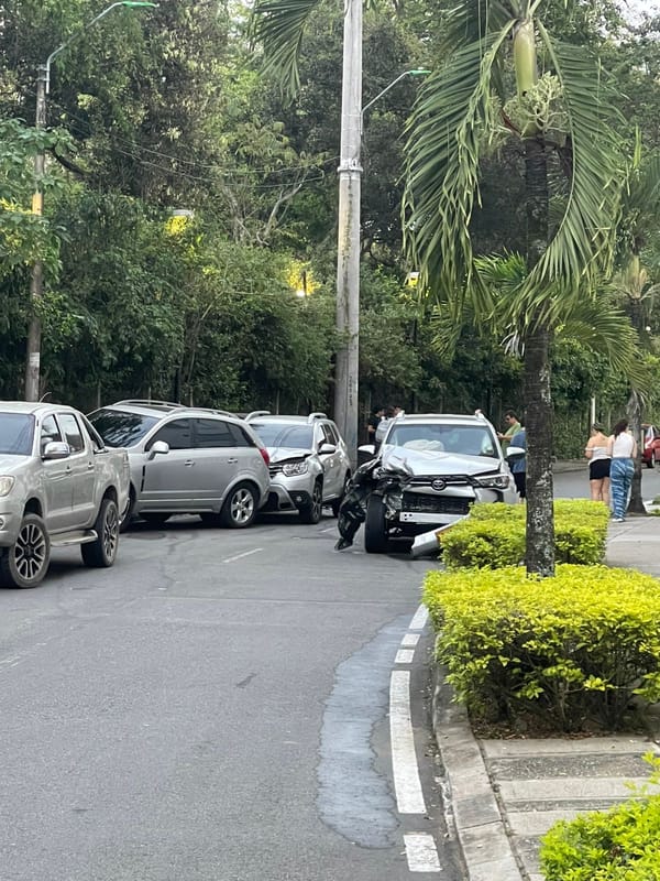 Par de irresponsables al volante generaron caos en Bucaramanga