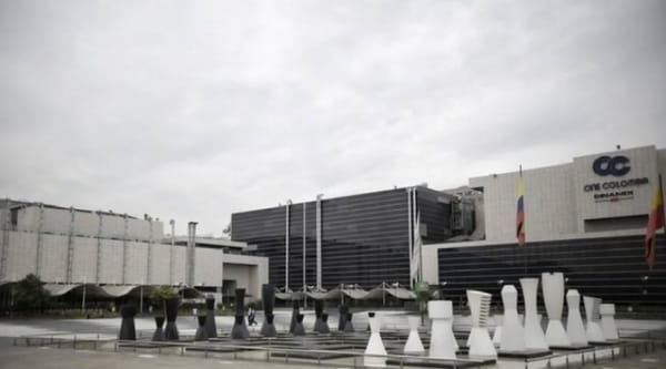 Tragedia en centro comercial: niña murió por caída de vidrio