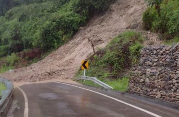 Derrumbe cierra la vía antigua Bucaramanga - Barrancabermeja