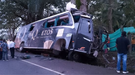 Accidente de bus de Los Inquietos del Vallenato deja una víctima fatal y varios lesionados