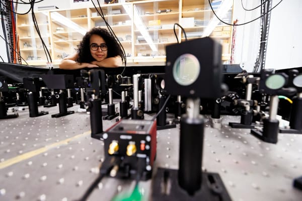 Una colombiana lidera el experimento que confirma la existencia del ‘Tiempo Negativo’
