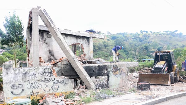 Demolieron escuela abandonada en Floridablanca