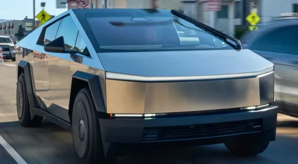 El Tesla Cybertruck fue prohibido en el Reino Unido