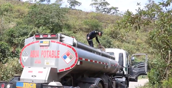 Policía refuerza suministro de agua en Los Santos y San Benito