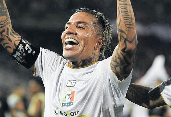 Dayro Moreno 'clavó' al Bucaramanga y llegó a 349 goles