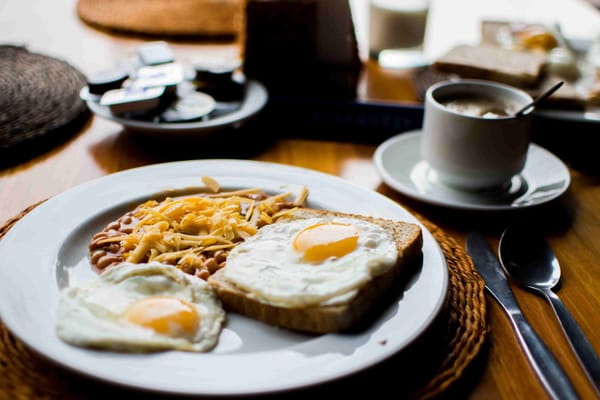 Evite el ‘toxicombo’: consejos para un desayuno nutritivo