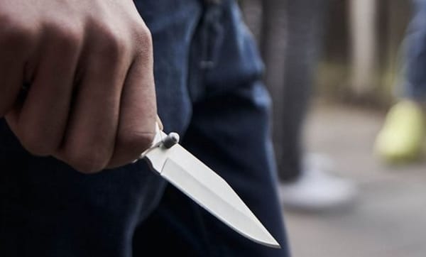 Riña a las afueras de un colegio dejó un menor muerto