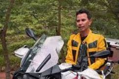 Jhonny Rivera se accidentó estrenando su nueva motocicleta