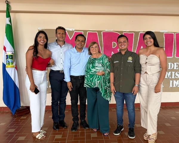 50 años de servicio educativo maestra Irma López