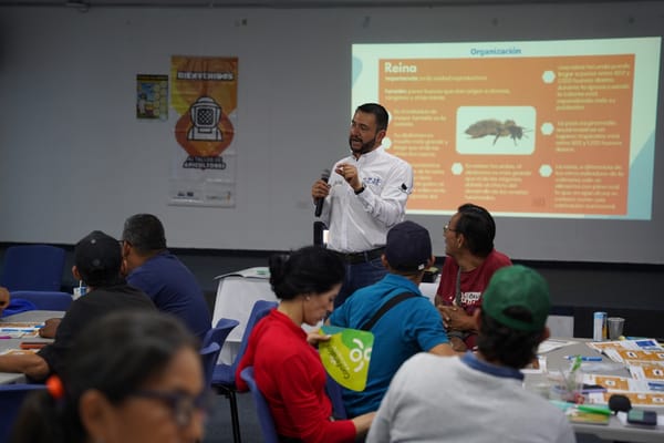 Apicultores reciben capacitación en buenas prácticas y producción sostenible en Barrancabermeja
