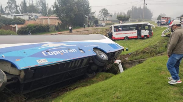 Impresionante accidente en la vía Bogotá - Tunja deja tres fallecidos y 33 heridos