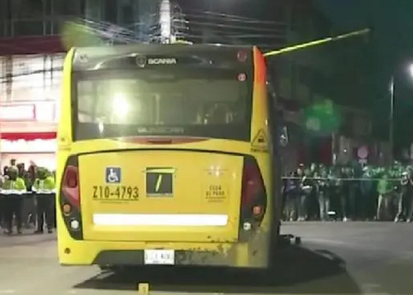 Hombre en silla de ruedas fue aplastado por un bus de servicio urbano