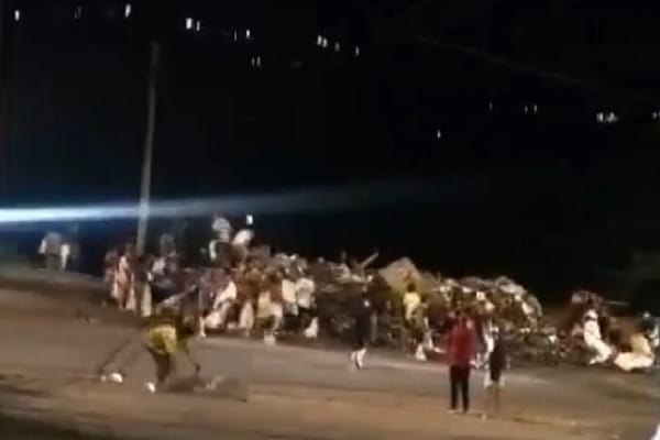 VIDEO. Saquearon la chatarra de un tractocamión que se accidentó en el norte de Bucaramanga