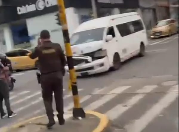 Falta de funcionamiento de semáforos causó violento choque de un bus escolar en Bucaramanga