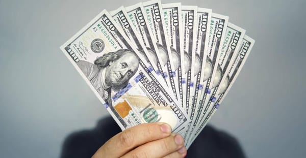 Dólar cae este viernes y se negocia por debajo de $4.100 por turbulencias comerciales