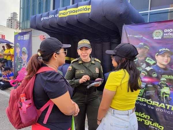 Subintendente Diana Niño ejemplo de la Policía en el Día de la Mujer