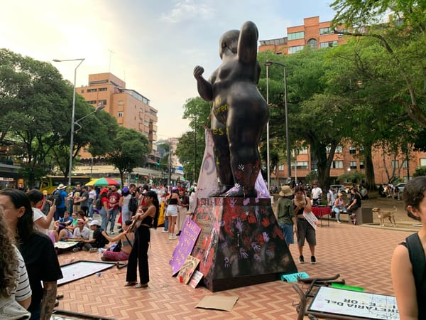 Se le 'armó la gorda' a los que atacaron escultura de Botero