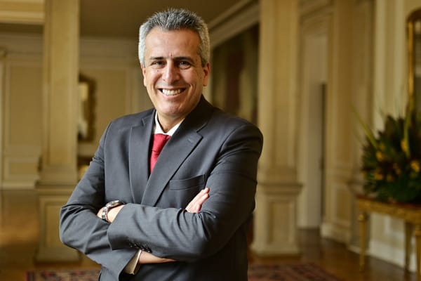 Exministro Velasco envuelto en escándalo de corrupción Habría ordenado entrega de contratos para congresistas