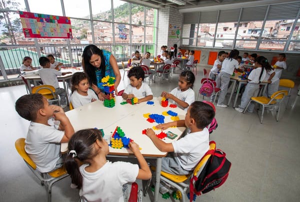 Gobierno expide decreto que redefine la jornada laboral docente en Colombia