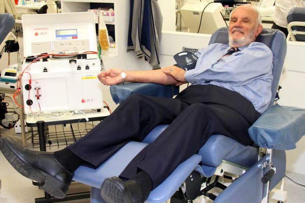 Murió el hombre con sangre milagrosa: su donación salvó 2,4 millones de bebés