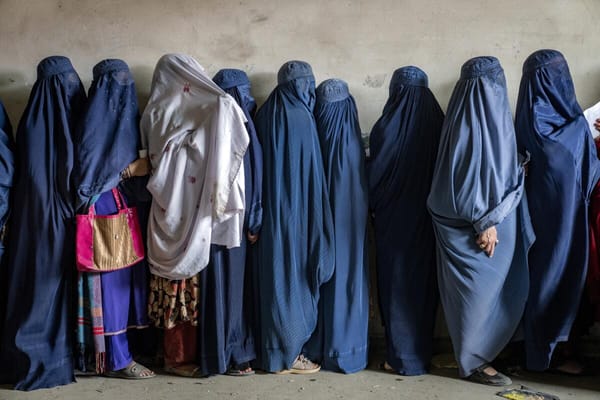 La ONU exige a los talibanes devolver los derechos a las mujeres afganas