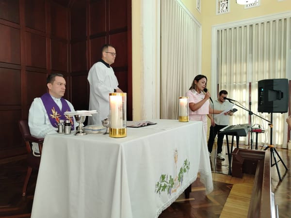 Comienzo de Semana Santa en el Palacio Amarillo