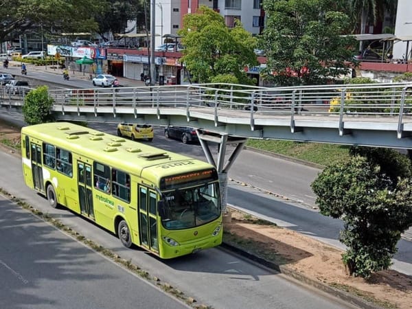 Metrolínea agoniza y el Gobierno Nacional se niega a desconectarla