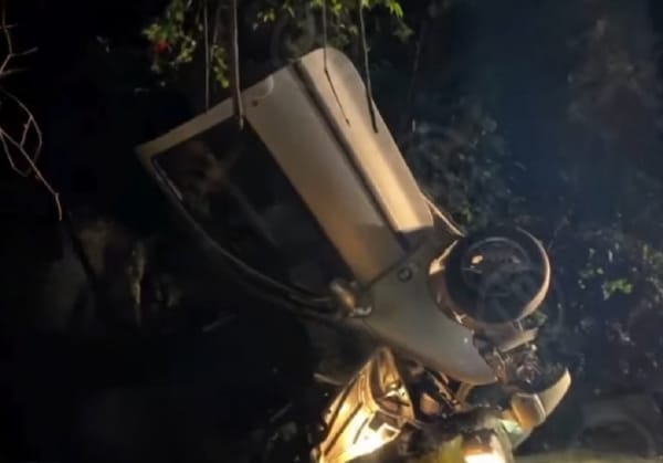 Camioneta impacta contra la montaña en vía San Gil - Barichara y ocupantes huyen tras recibir atención médica