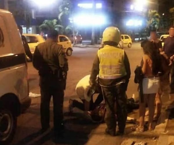 Apuñalado por la espalda por "enemigos del pasado"
