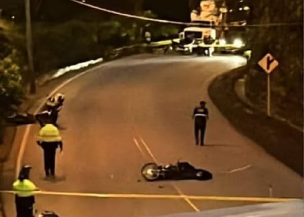 Brutal choque de motocicletas produjo un muerto y un herido