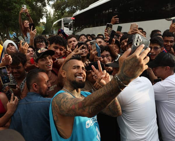 Colo Colo y Arturo Vidal desatan la locura en Bucaramanga