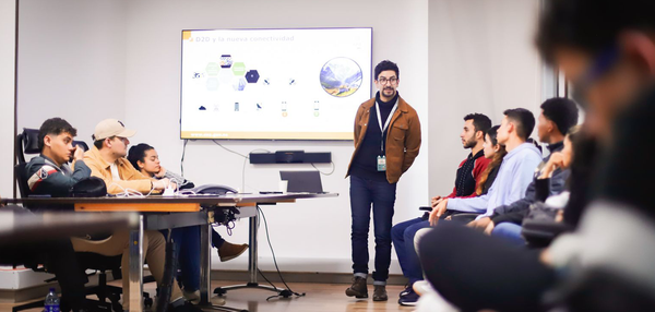 25 bumangueses conocieron las tecnologías utilizadas para garantizar el uso eficiente y seguro del espectro en Colombia