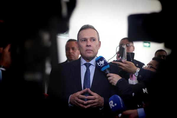 Desafío del Presidente del Senado a Petro: “Que diga a quien más le dio sobornos en el Congreso”