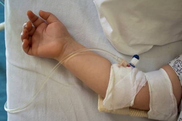 Bebé cayó desde un tercer piso en Bucaramanga y permanece en UCI