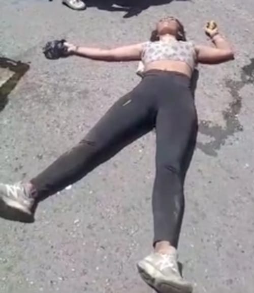 Mujer murió de forma repentina en vía pública de Girón