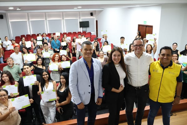 330 mujeres emprendedoras y víctimas del conflicto se certifican en marketing