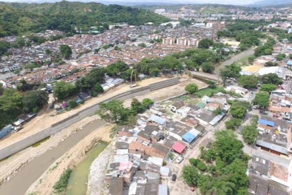 Proyectos paralizados amenazan el desarrollo vial y educativo en Santander