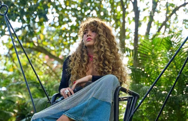 ‘Teatro en mi cabeza’ canción del primer álbum de IVANNA