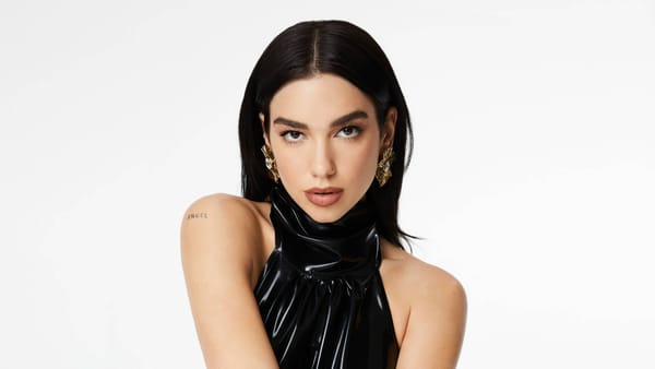 Dua Lipa ya amasa fortuna que la ubica entre los grandes millonarios británicos