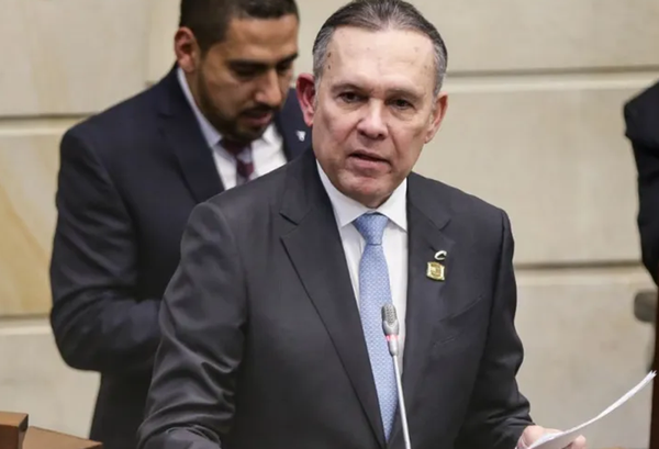 Presidente del Senado: “Convocar consulta por decreto es ilegal y lo vamos a parar”