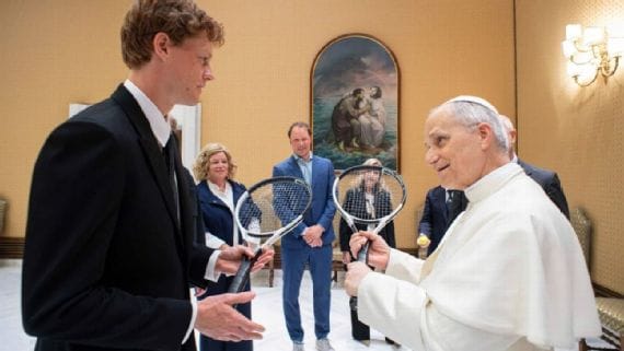 Sinner retó al Papa León XIV y casi juegan un set en el Vaticano