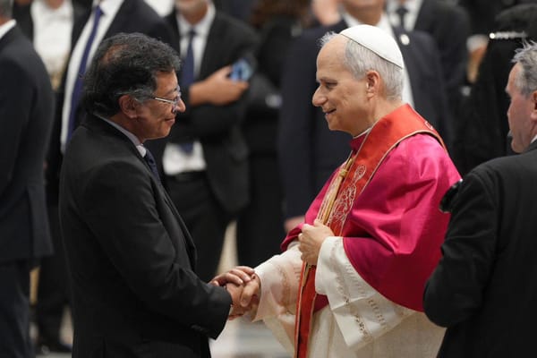 Petro invitó al papa León XIV a visitar Colombia durante audiencia en el Vaticano