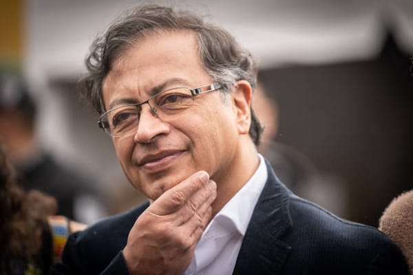 Petro defiende el asilo a Martinelli y propone una mayor relación con Panamá