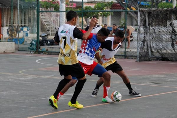 Microfútbol en el barrio Girardot