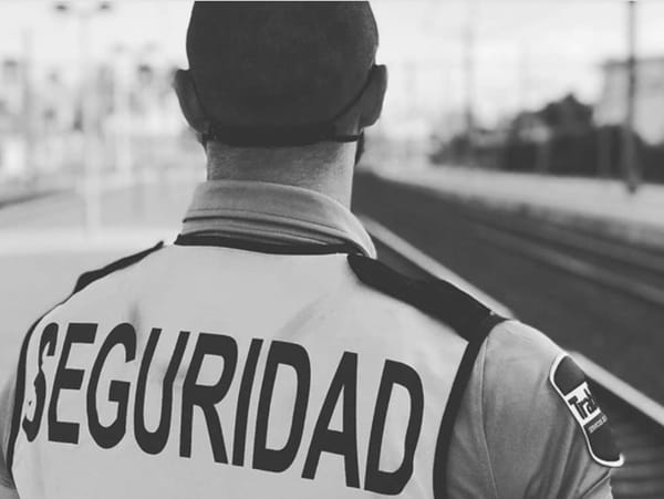 Vigilante en estado crítico tras ser golpeado por drogadictos