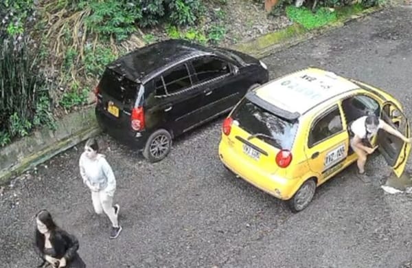 Tres mujeres jóvenes atracaron a un taxista